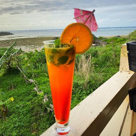 Ken'S Beachfront Cafe & Lodge, Bl2, Oceanfront And Free Canoe Rental อนนะ ภายนอก รูปภาพ