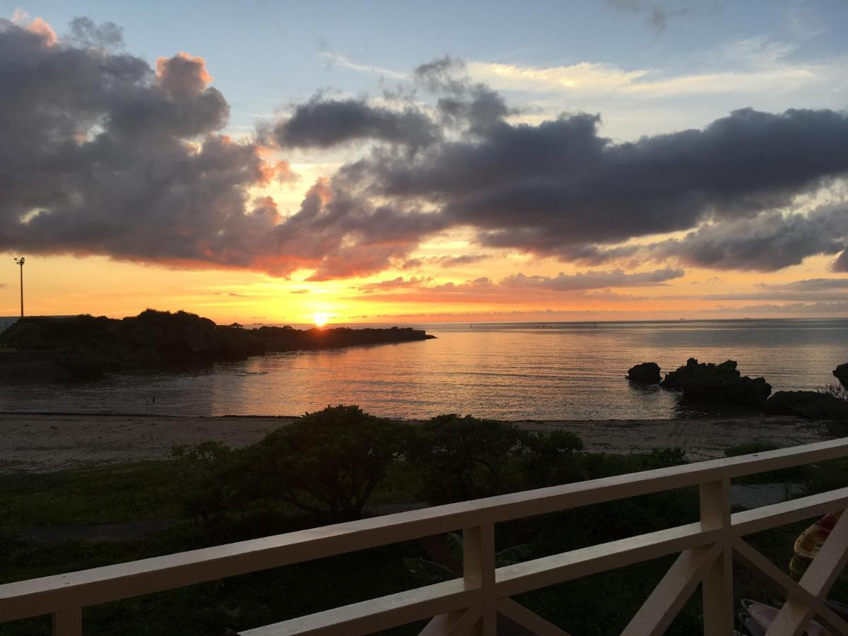 Ken'S Beachfront Cafe & Lodge, Bl2, Oceanfront And Free Canoe Rental อนนะ ภายนอก รูปภาพ